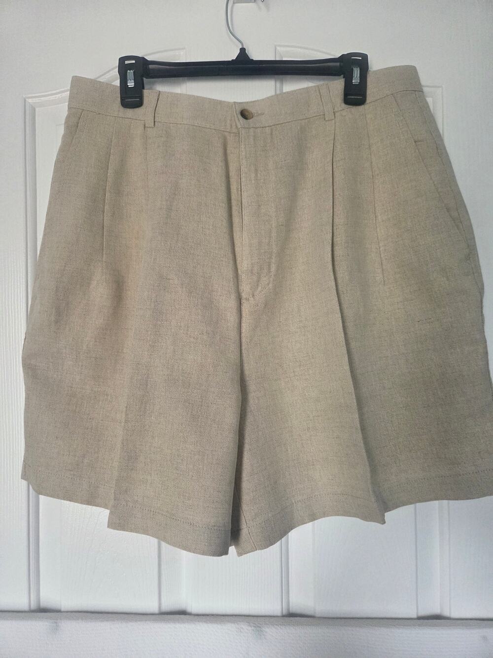 Women's Lands' End Shorts. Khaki Size 18